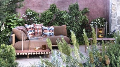 7 Vertical Garden Ideas – to Elevate Your Planting and Maximize Your Outdoor Space