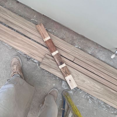 Love oak but hate the price? I tested a combo of wood stains for a formula that fakes the look of oak, then used it to elevate my pine staircase