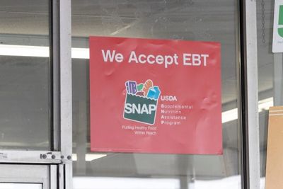 SNAP Alert: Why Some Seniors Are Seeing Lower Food Benefits This Month — and What to Check Before June Deposits Arrive