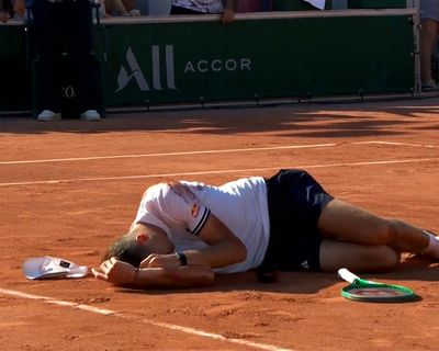 Jakub Mensik labels French Open heat ‘insane’ after collapsing at end of five-set win