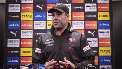 Interim coach Solomon 'won't consider' Bombers job