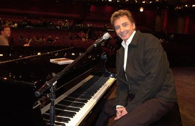 Barry Manilow: Coming out earlier would have 'killed' my career