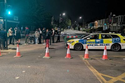 Police evacuate people from homes in emergency incident in south London