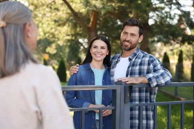 The “Helpful Neighbor” Scam Police Say Is Growing in Suburban Communities