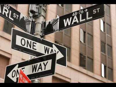 US stocks today: US stocks hold near records even as crude oil prices rise again