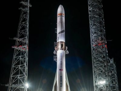 Blue Origin rocket explodes during test, setback for bid to catch SpaceX