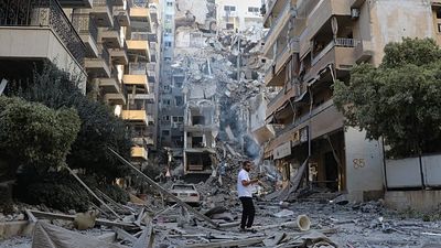 Lebanon: Tyre residents clear rubble after Israeli strikes
