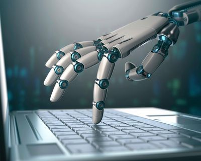Workers need greater say over AI rollout, says TUC-backed report