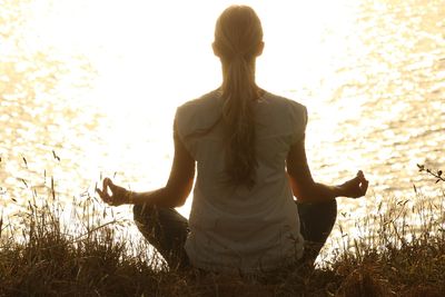 10 Minute Stress Relief Techniques That Use Breathing, Mindfulness, and Relaxation Methods