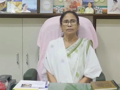 Amid dissent in Trinamool Congress ranks, Mamata Banerjee's 'Girgiti' poem takes swipe at political turncoats