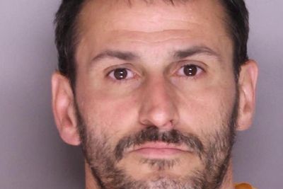 Suspect brought his girlfriend’s 11-year-old daughter to hold flashlight during burglary, cops say