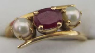 Police launch appeal for 22-carat gold jewellery stolen in Sutton burglary