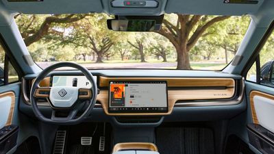 "Completely obsolete" says major car manufacturer about Apple CarPlay – all thanks to a common trend