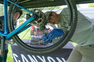 'Mechanics dread excitement' – Meet the people who navigate pit-stop chaos to keep the pros rolling at Unbound Gravel