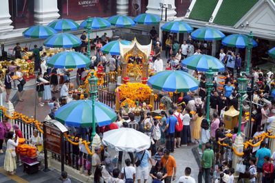 Asian tourists keep travel plans in place despite war