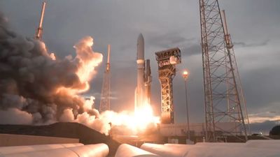 Atlas V rocket launches 29 Amazon Leo internet satellites to orbit from Florida (video)