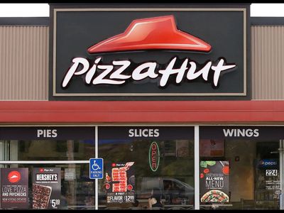 Yum Brands in exclusive talks to sell Pizza Hut to LongRange Capital, source says