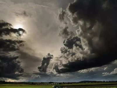 Delhi-NCR weather alert: 'Extremely Severe' warning issued; thunderstorms, lightning and 90 kmph winds likely