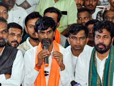 Maratha quota: Jarange sits on indefinite fast under scorching sun, turns up heat on govt