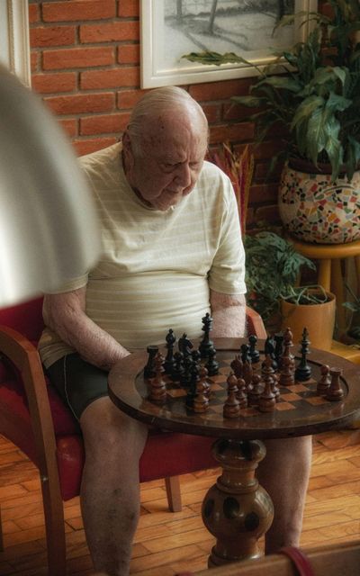 8 Signs Your Spouse Is In The Beginning Stages of Dementia