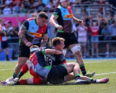 Saracens climb into top four with win over Harlequins in McCall’s home farewell