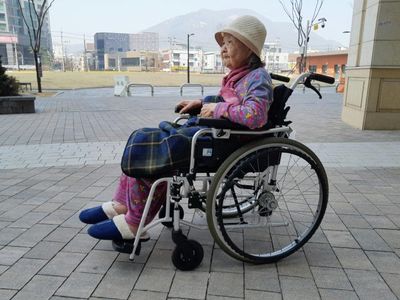 Beyond the Bathroom: Why Over 40% of Senior Falls Are Linked to Routine Bed-to-Chair Transfers