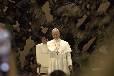 Pope Leo XIV Meets Chicago Mayor Johnson; Trump Brands the Pontiff's Guest 'Useless'