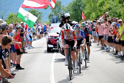 'The Ineos boys were strong and clawed their way back' - Derek Gee-West's attempt to eclipse Thymen Arensman in Giro d'Italia GC ends in a sprint atop Piancavallo