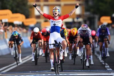 'It would be amazing to win in the maglia rosa' – Lorena Wiebes eyes second stage win after dominant Giro d’Italia Women sprint victory