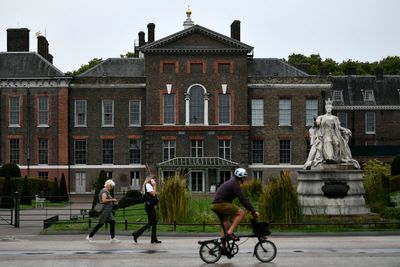 Met Police investigates five officers over ‘inappropriate’ comments at Kensington Palace