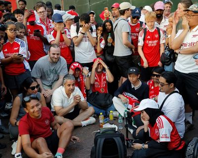 Arsenal fans amass for parade after heartbreak; hundreds arrested in Paris during celebrations: matchday live – as it happened