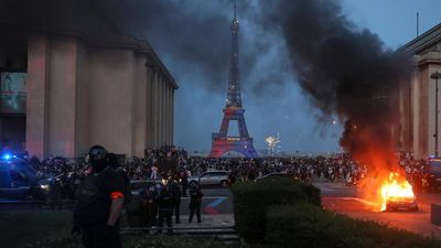 Hundreds detained after violent clashes on PSG victory night