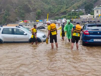 SDRF rescues over 50 pilgrims stranded in swollen river in Uttarakhand's Champawat