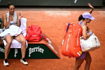 Swiatek exits French Open, Zverev, Ruud eye quarters