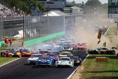Over a dozen cars involved in major Monza GT race pile-up