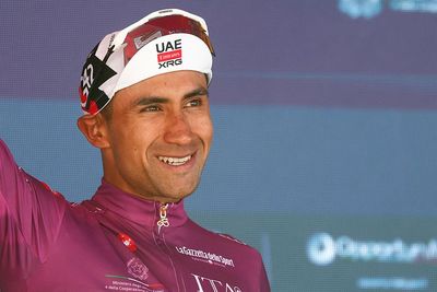 'A bus in front of him braked, he didn't notice, and the impact occurred' – UAE shed light on Jhonatan Narváez's Giro d'Italia crash and withdrawal