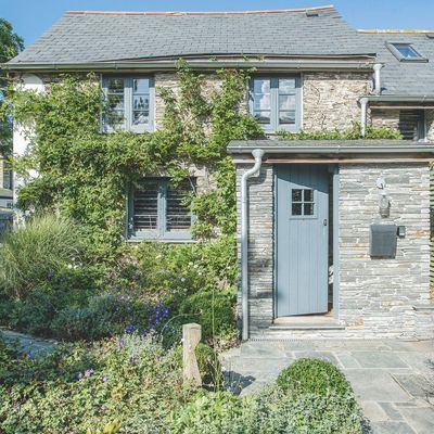 5 fast-growing climbing plants to grow around your front door for a blooming summer entrance