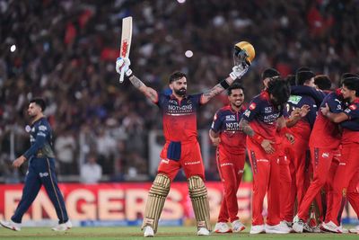 With this RCB group, you don't need to be the one to step up every time: Virat Kohli