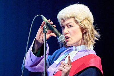 Rosamund Pike calls out audience member for texting during show: ‘You know who you are’