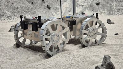 Watch this bio-inspired Mars rover concept 'swim' through sand on curved wheels (video)