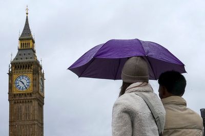 London weather: Heavy rain and thunderstorms to sweep capital as temperatures plunge