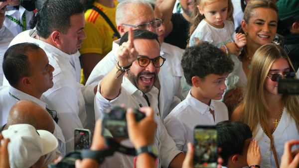 Hard-right populist tops Colombia vote, faces leftist in runoff