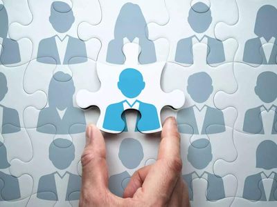 India tech jobs decline: AI, US immigration impact recruitment