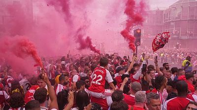 Arsenal fans pack London streets for victory parade
