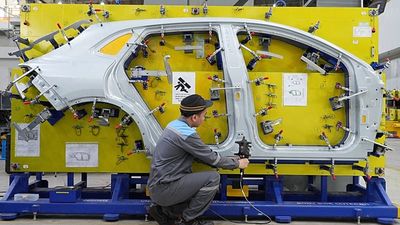 China's factory activity flatlines in May casting doubt over the economy