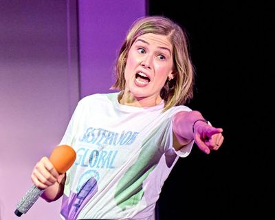 Rosamund Pike criticises audience member for texting during West End play