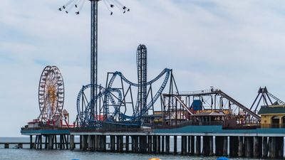 8 Houston STEM students went on a field trip to a theme park. Then multiple malfunctions left them trapped on a thrill ride for hours