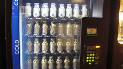 Man films a hotel vending machine in Minnesota. It was allegedly stocked with Narcan, needles, and syringe disposal containers