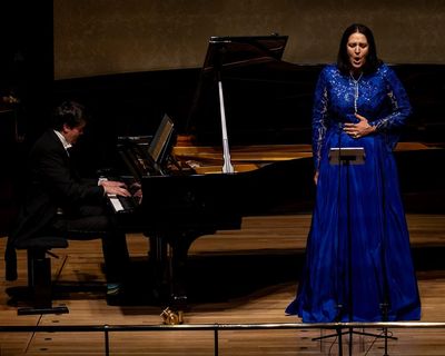 Lise Davidsen and James Baillieu review – superstar soprano unleashes her inner Valkyrie