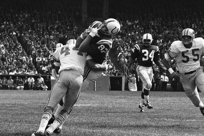 Raymond Berry, Hall of Fame wide receiver and Patriots coach, dies at the age of 93